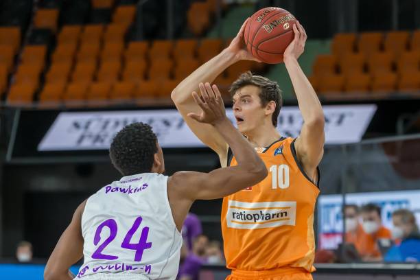 她们用实际 她们用实际