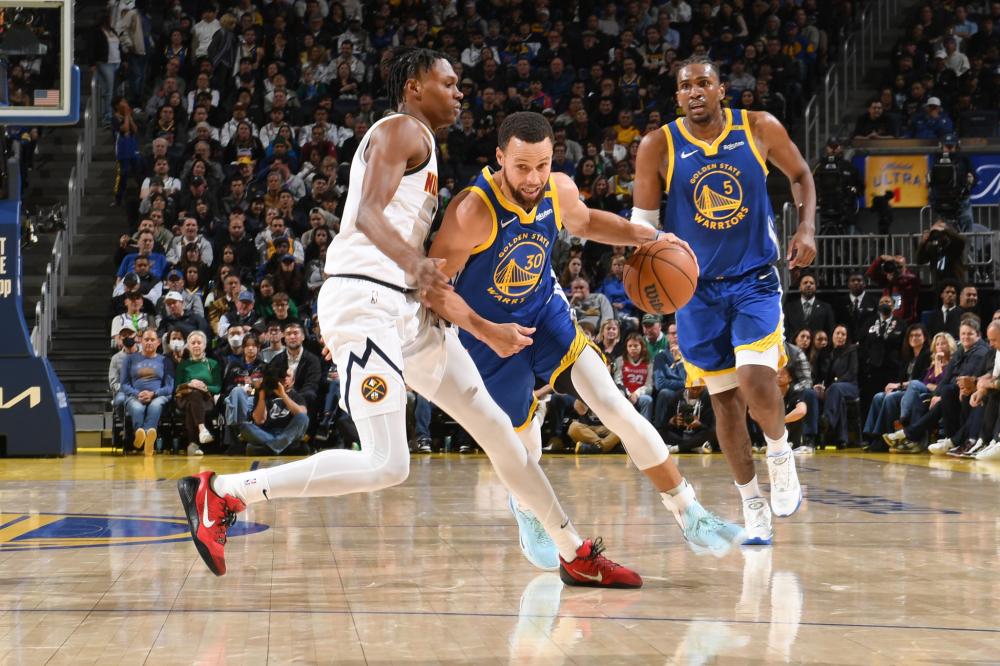 球竞争日益 球竞争日益